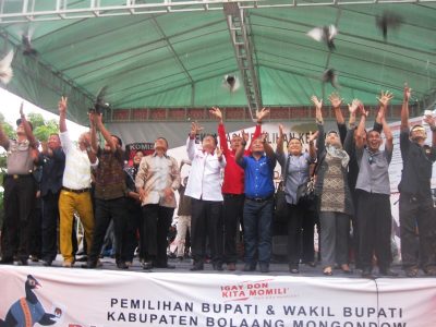 Pelepasan 15 ekor burung merpati sebagai tanda dimulainya tahapan kampanye damai