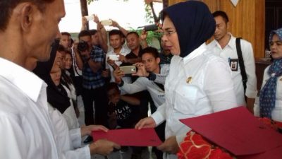 penyerahan-ijazah-kepada-warga-belajar-kesetaraan-paket-b-dan-c-9