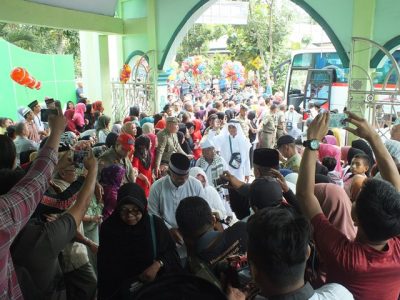 Suasana haru menyelimuti penjemputan para jamaah haji
