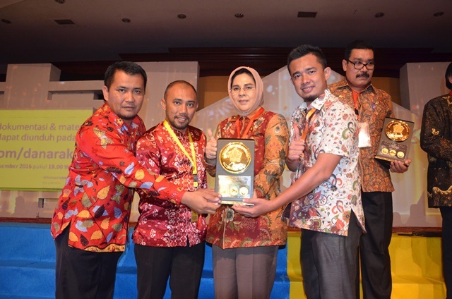 Wali Kota bersama Kadis PPKAD Rio Lombone dan staf