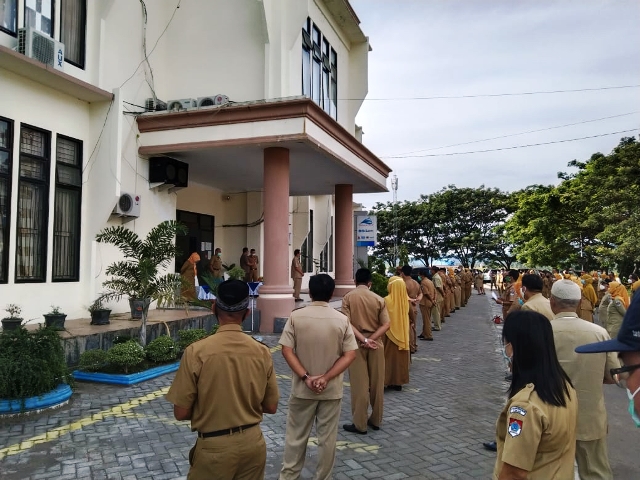 Sekda Boltim Pimpin Apel Pagi Awal Tahun 2021