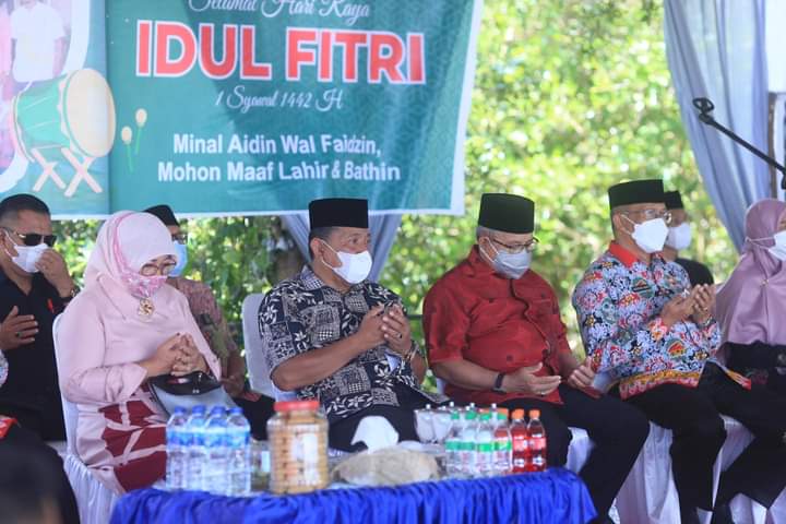 Bupati Bolmut Hadiri Halal Bihalal di Desa Bolangitang I